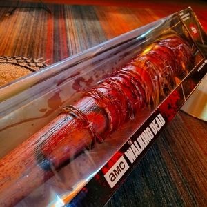 NiB! TWD Lucille - Take it Like a Champ Edition replica barbed wire wrapped bat